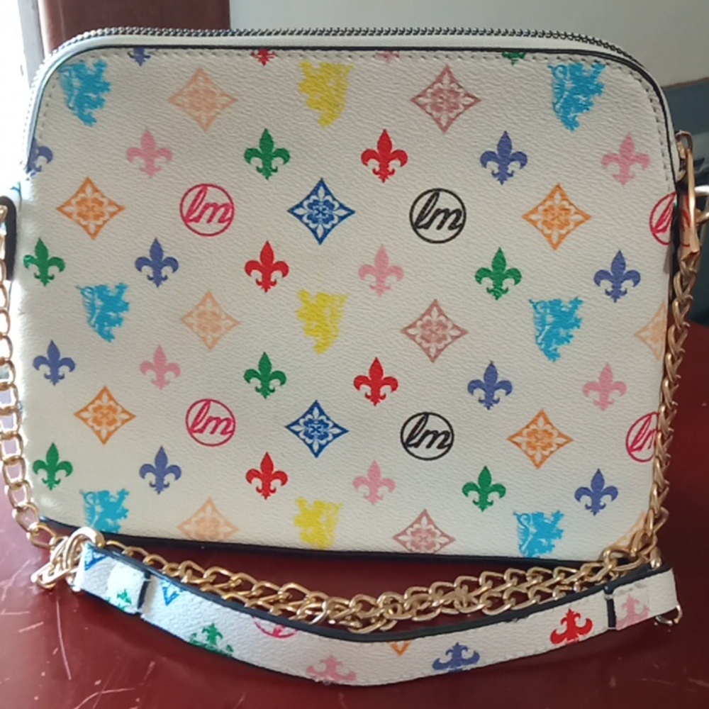 Small colorful shoulder bag with golden chain strap. Size Small .